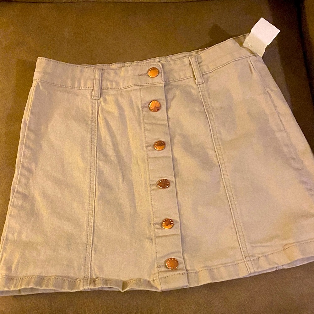 Forever 21 Cream Button-Front Mini Skirt❤️‍🔥
